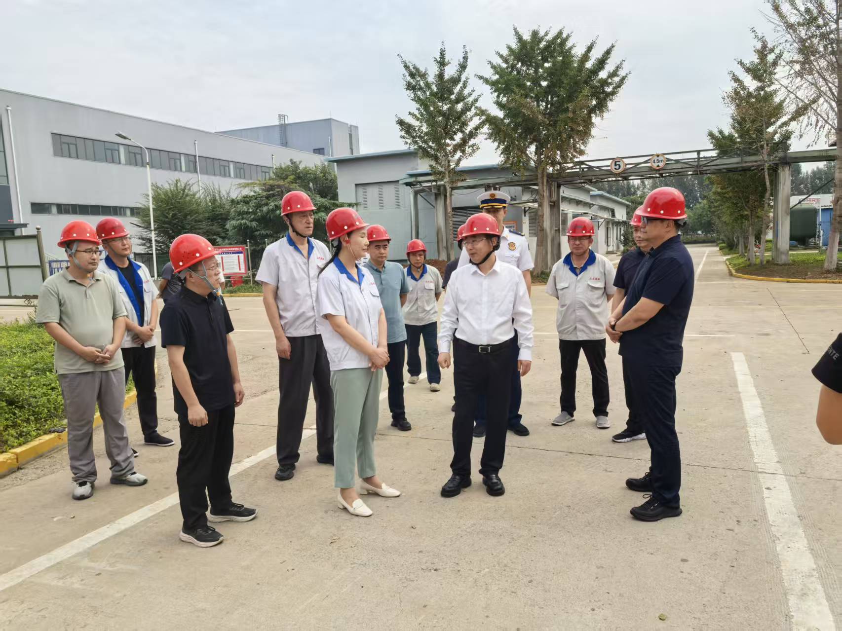 縣委書記在國(guó)慶、中秋雙節(jié)期間到公司調(diào)研