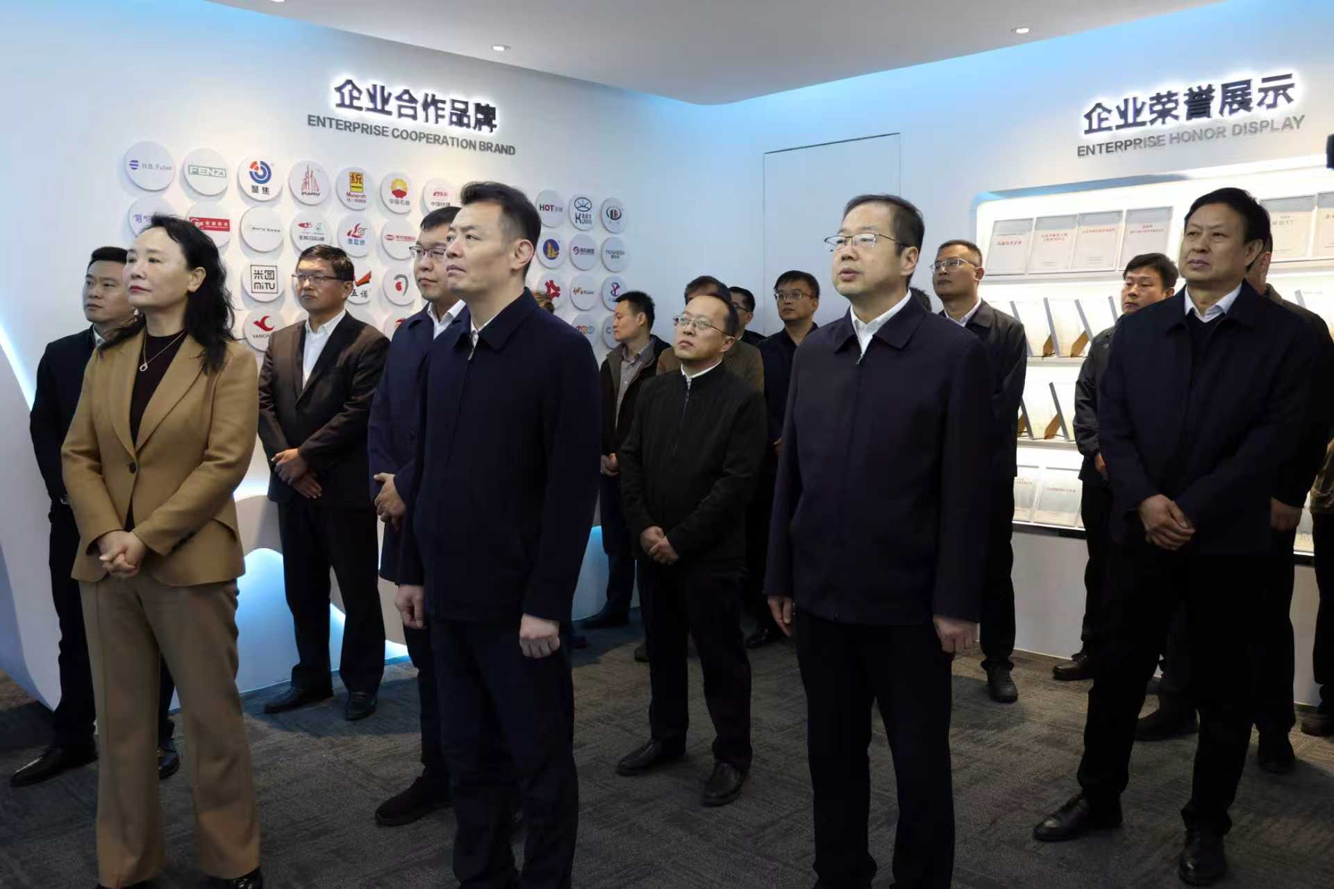 2025年10月28日縣委副書(shū)記、縣長(zhǎng)張小帆，縣政協(xié)主席劉忠亮等到公司調(diào)研人才隊(duì)伍建設(shè)相關(guān)情況